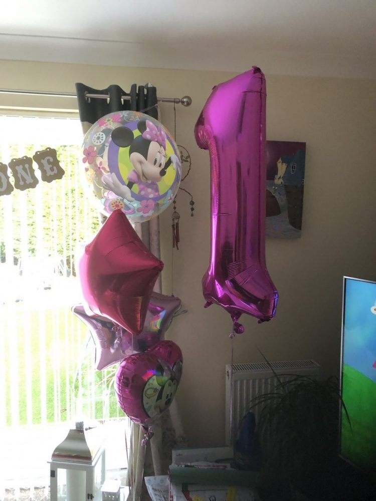 Bundle of 2 pink star balloons with 2 minnie mouse balloons. A pink number 1 next to them